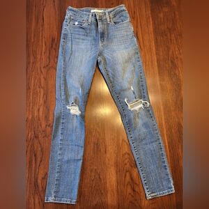 Levi's Women's 721 Hi-Rise Skinny Jeans Size 27 Light Blue Wash Distressed Nice